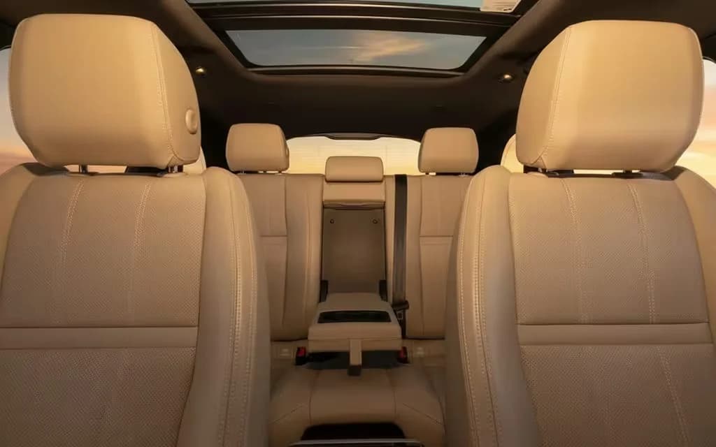 LandRover RangeRoverVelar 2023 leather seats and cabin – rental in Dubai