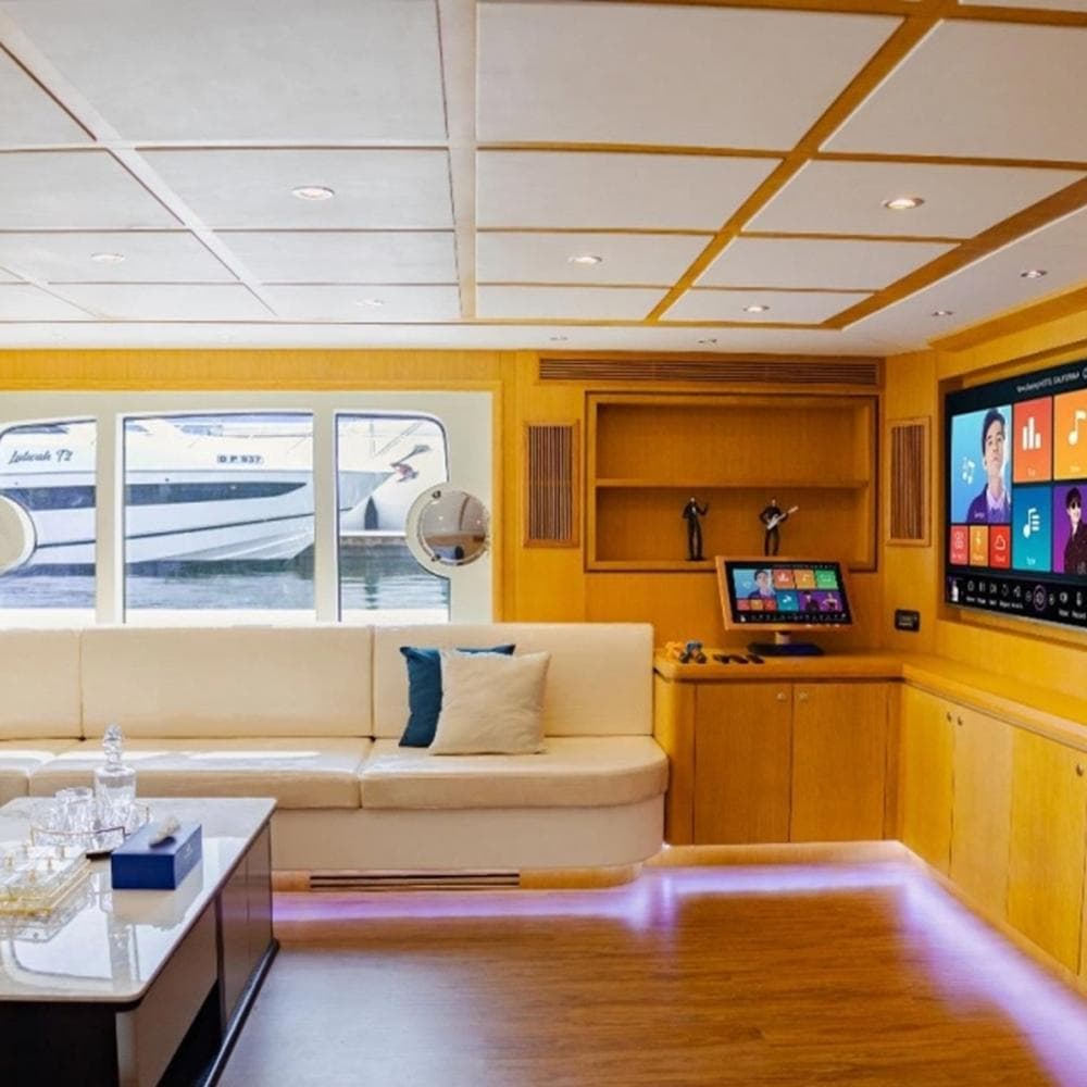 Kona 110 Ft Yacht