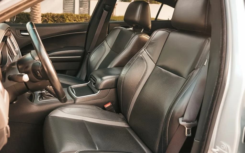 Dodge Charger 2022 leather seats and cabin