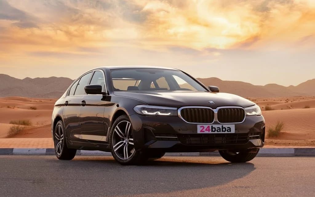 Bmw 520 2023 Black front view with headlights