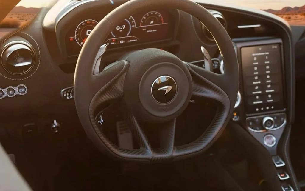 Mclaren 720S 2022 dashboard and infotainment
