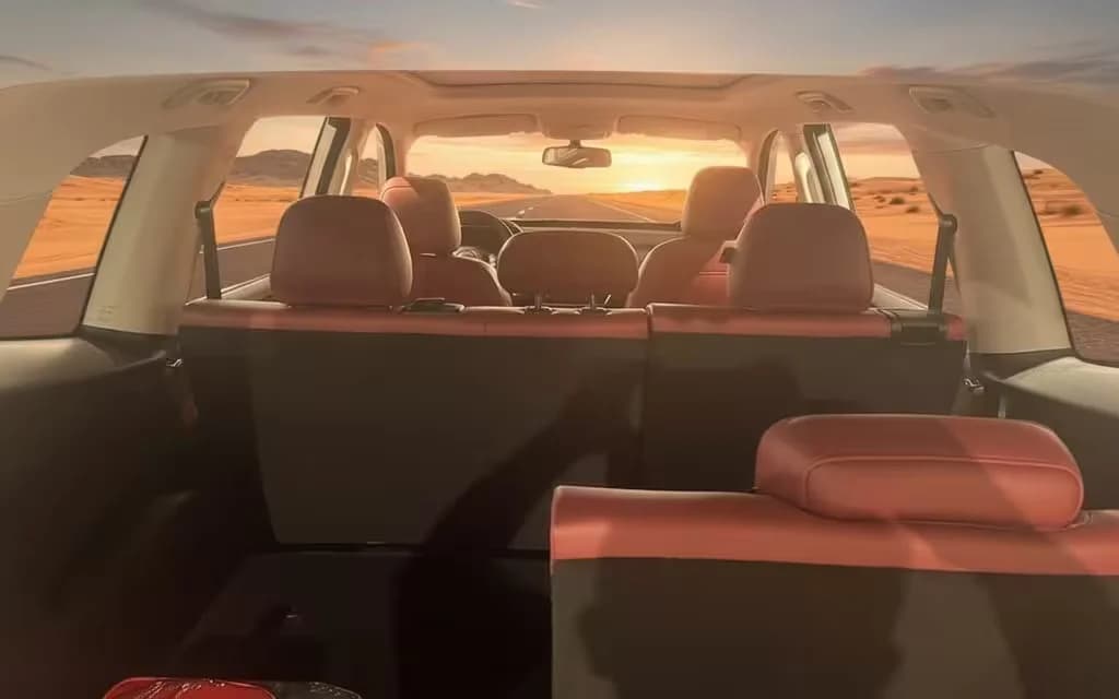 Mg Rx8 2023 interior view showing trim – rental in Dubai