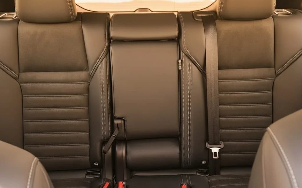 Mitsubishi Outlander 2024 leather seats and cabin