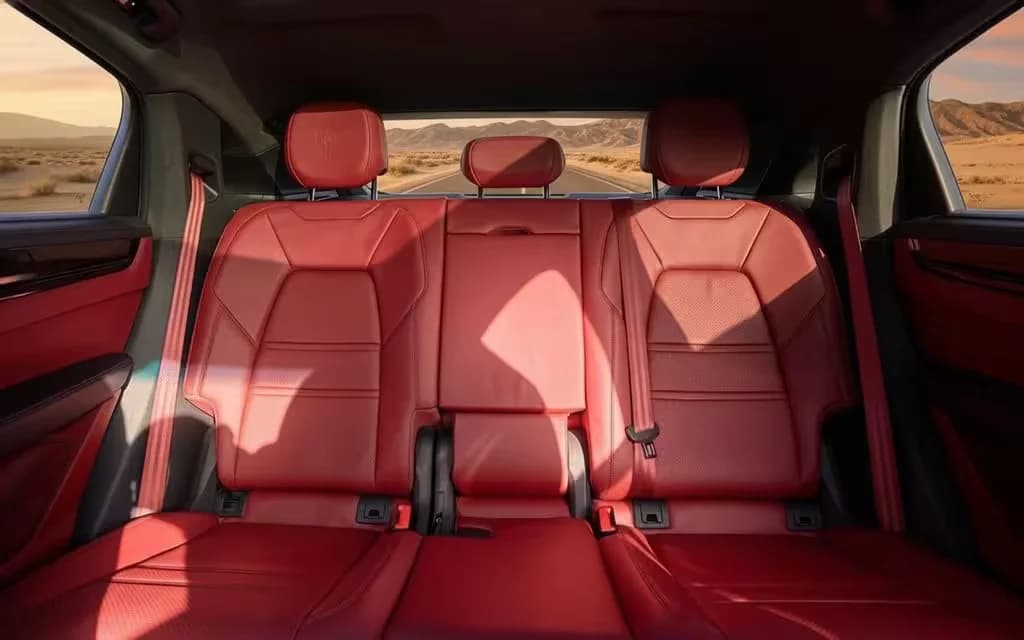 Porsche Cayenne 2023 leather seats and cabin – rental in Dubai