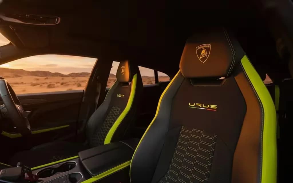Lamborghini Urus 2022 leather seats and cabin – rental in Dubai