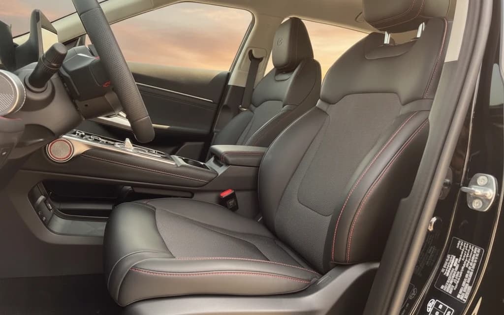 GAC Emkoo 2024 Black front seats – rental in Dubai