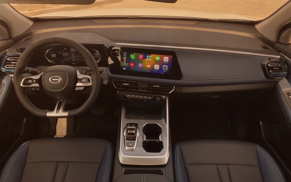 GAC GS3 Emzoom 2024 White dashboard view – rental in Dubai