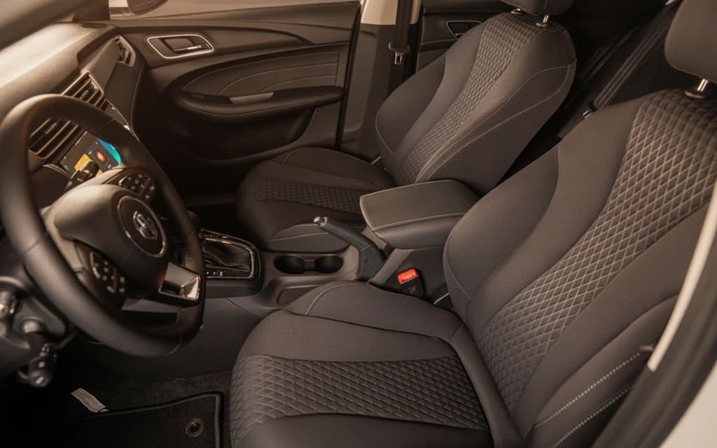 MG 5 2024 White front seats – rental in Dubai