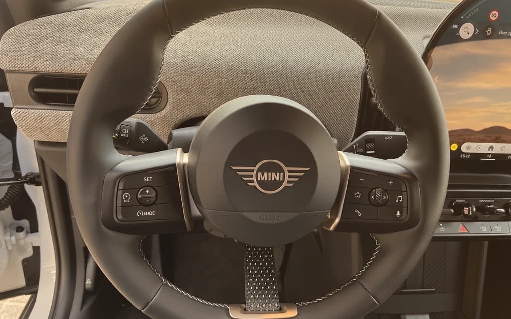 Mini Cooper 2025 White steering wheel – rental in Dubai