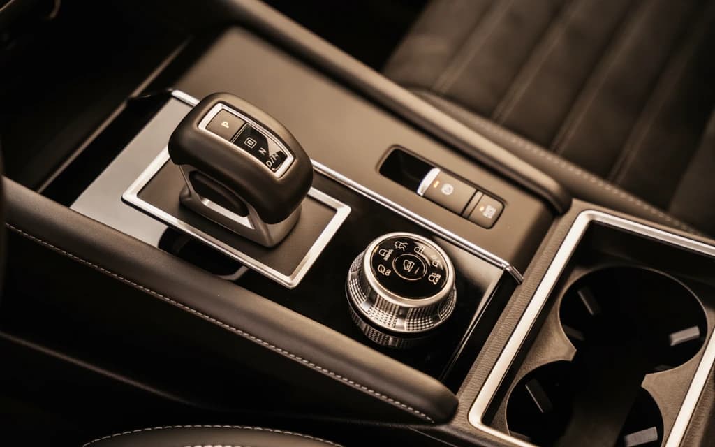 Mitsubishi Outlander 2025 Gray interior view – rental in Dubai