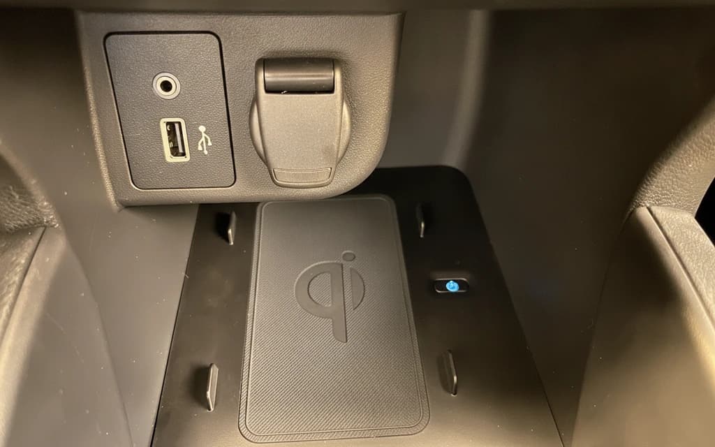 Nissan Kicks 2023 Gray interior view – rental in Dubai