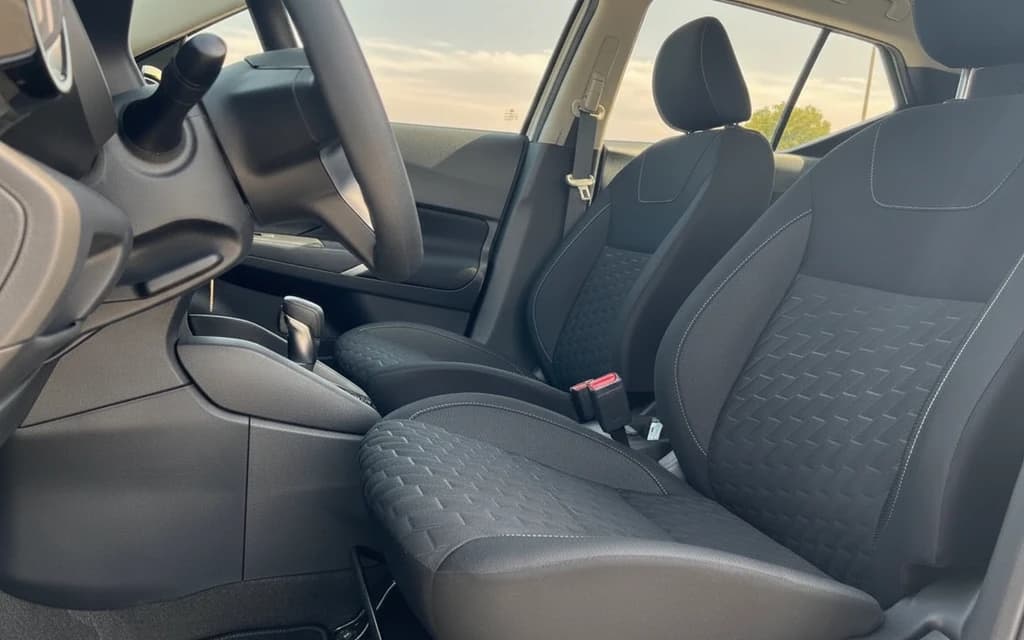 Nissan Kicks 2024 White front seats – rental in Dubai