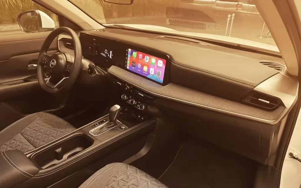 Nissan Kicks 2025 dashboard and infotainment – rental in Dubai