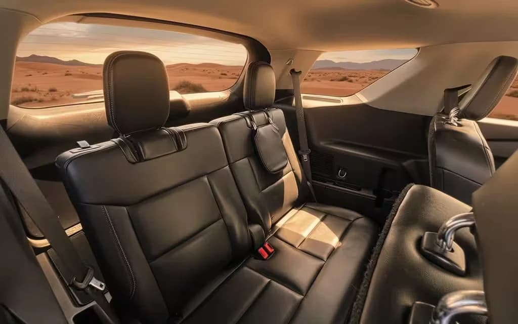 Ford Explorer 2021 leather seats and cabin – rental in Dubai